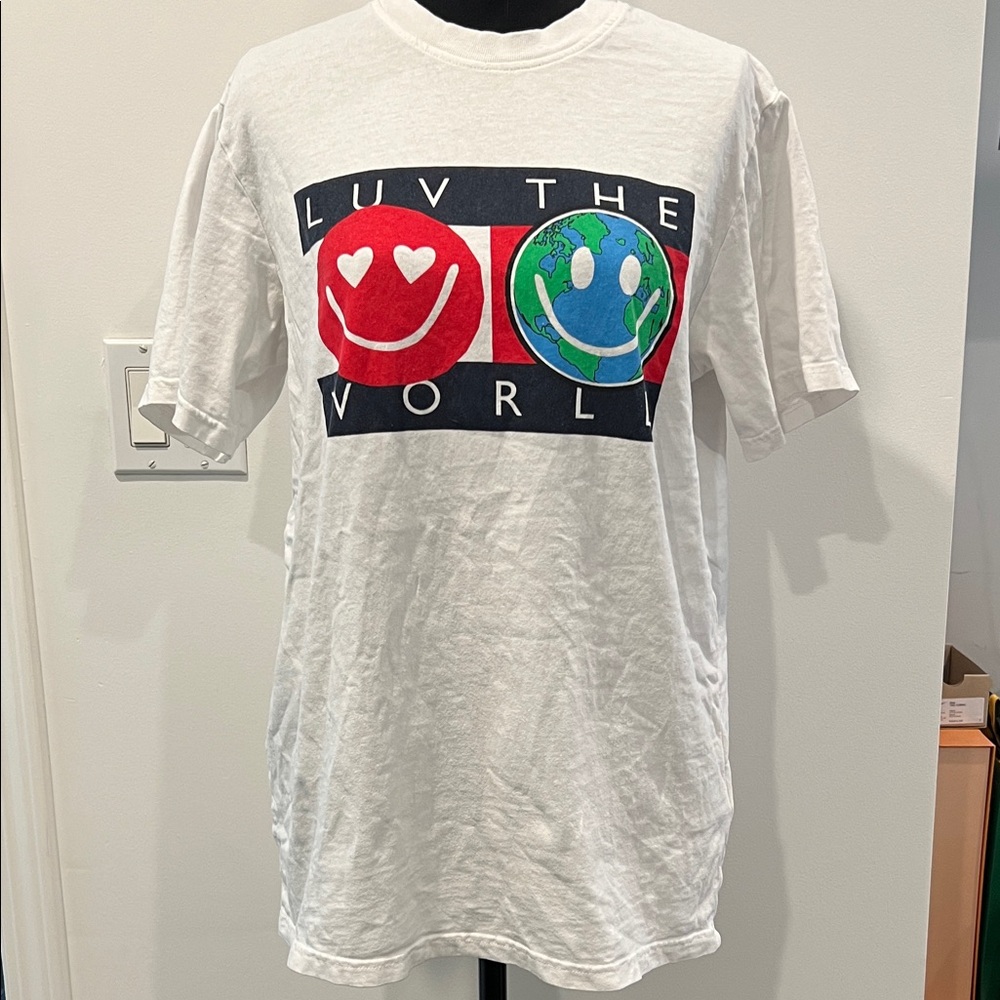 Tommy Hilfiger Luv the World tshirt